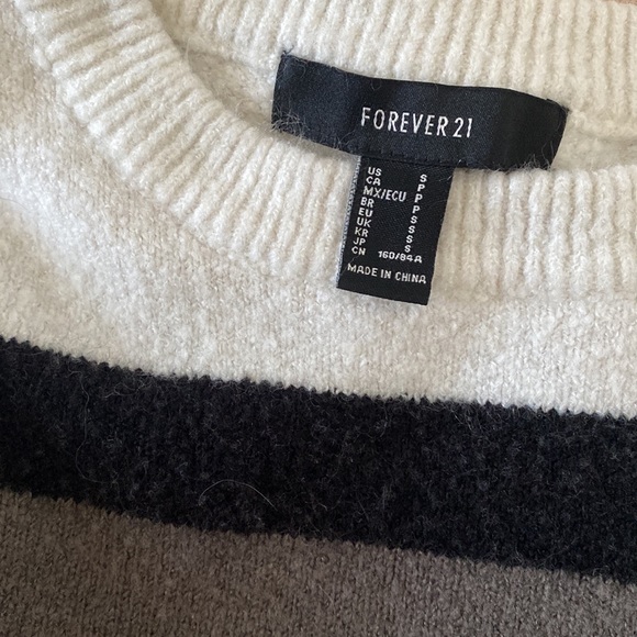 Women’s long sleeve sweater - Forever 21 Size S. - Picture 3 of 4